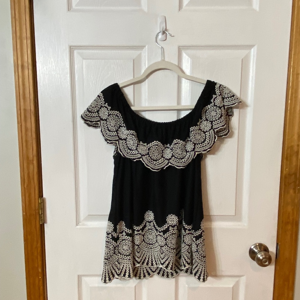 Women’s ruffle fun & flirty summer top